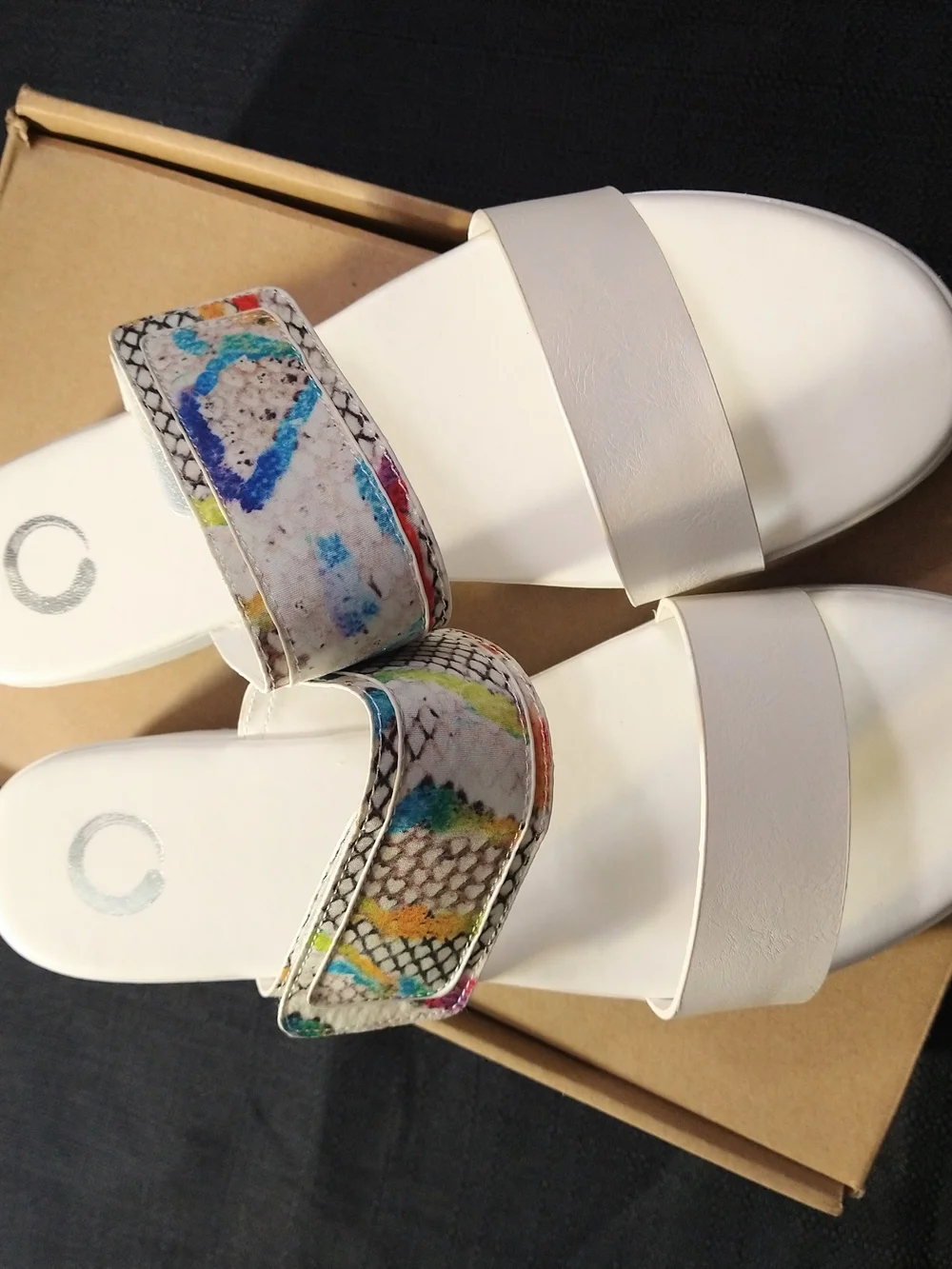 Journee Collection Fennie White Sandals Multicolor Snakeskin Accent Sz 9 Women